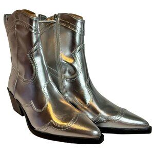 Madden Girl - Women's Swifty Boot (Silver Metallic) **BRAND NEW**